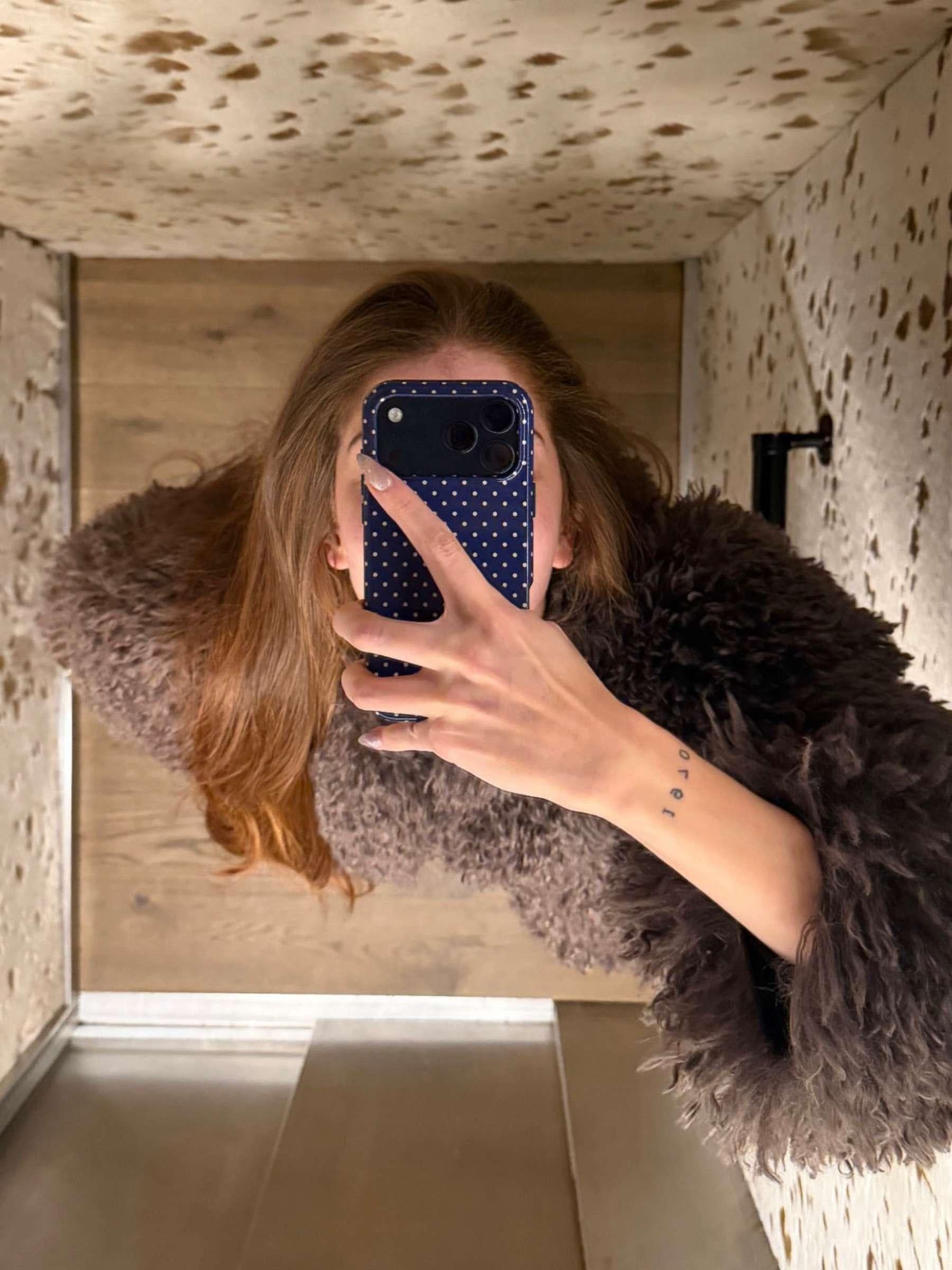 Royal Dots | phone case · Veloure