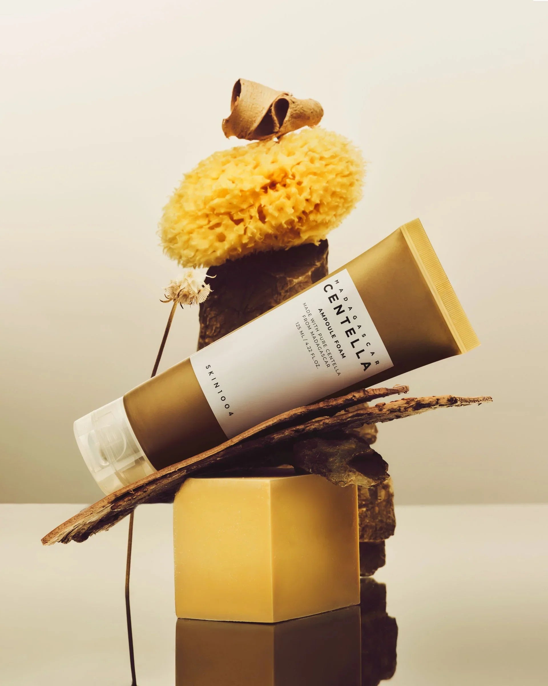 Madagascar Centella Ampoule Foam 125ml Foam Cleanser Limpieza profunda y delicada con el poder calmante de la Centella www.sallunabeauty.com