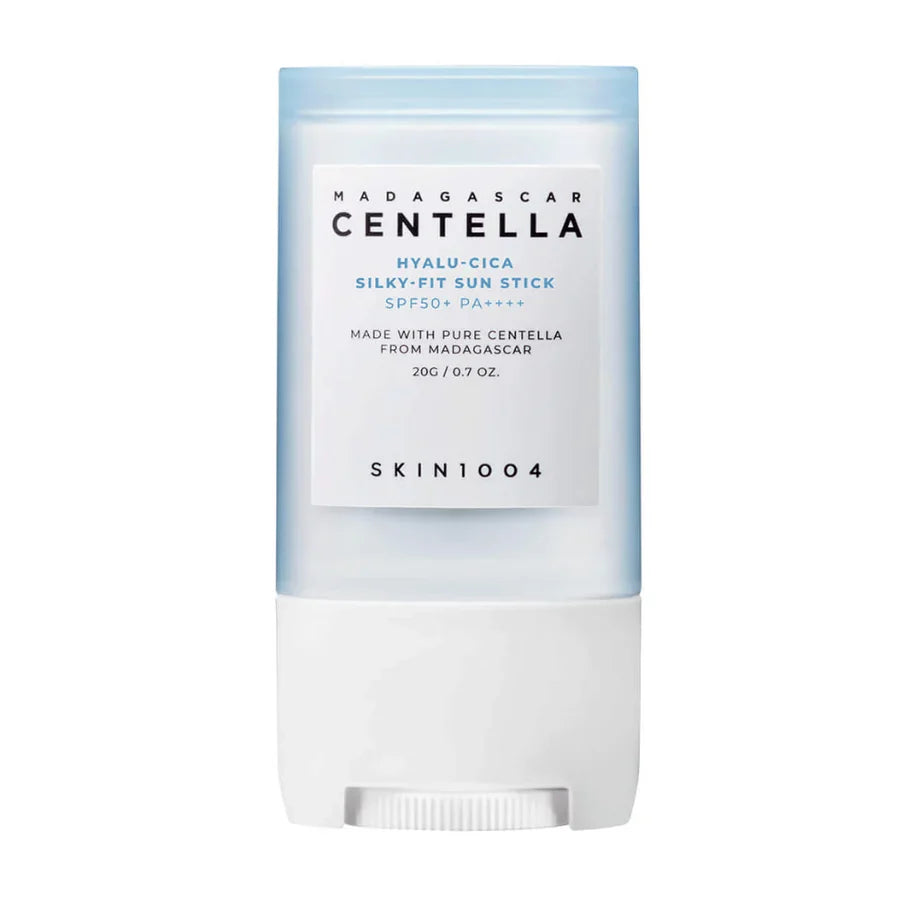 SKIN1004 Madagascar Centella Hyalu-Cica Silky-Fit Sun Stick SPF50+ PA++++ – Protector Solar en Barra con Centella Asiática y Ácido Hialurónico (20g) www.sallunabeauty.com