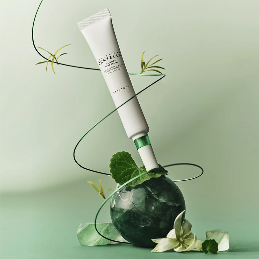 SKIN1004 Madagascar Centella Tea-Trica Spot Cream | Crema Calmante Anti-Imperfecciones (20 ml) www.sallunabeauty.com