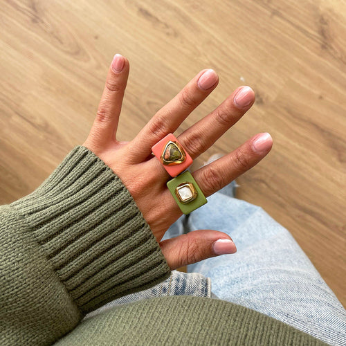 Anillo para mujer color rosa chicle con unakita ÉMOLO®