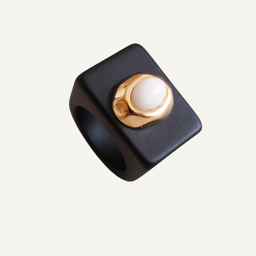 Anillo negro con porcelana blanca ÉMOLO®
