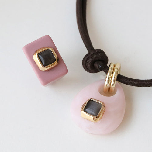 Anillo Rosa Viejo con selenita gris SAIRA ÉMOLO®