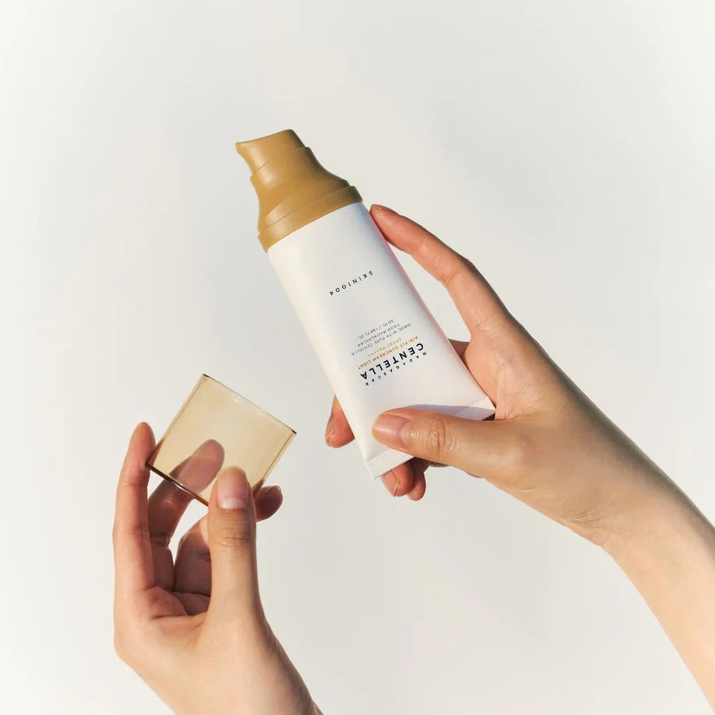 Skin1004 - Protector Solar Ligero con Centella de Madagascar – Air-Fit Suncream Light SPF50+ PA++++ (50ml) www.sallunabeauty.com